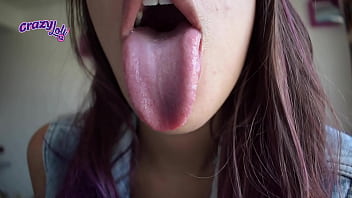 Asi hago un sexy ahegao y muestro mi lengua